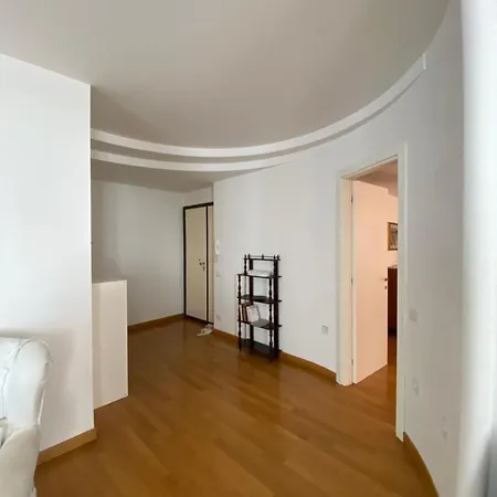 דירה Nina House