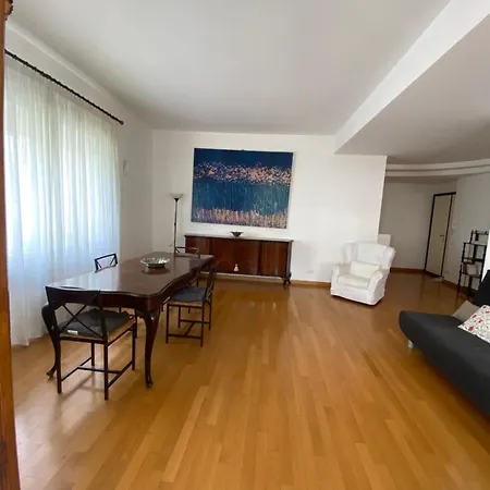 דירה Nina House *